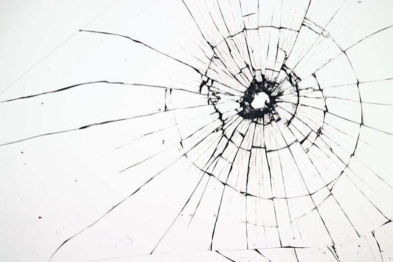 Gesprungene Glasscheibe, Titelbild von 1789 Innovations